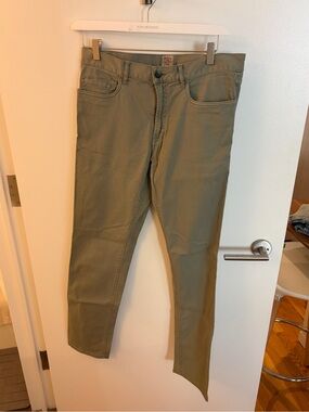 Faherty Slim Straight Jeans in Olive
